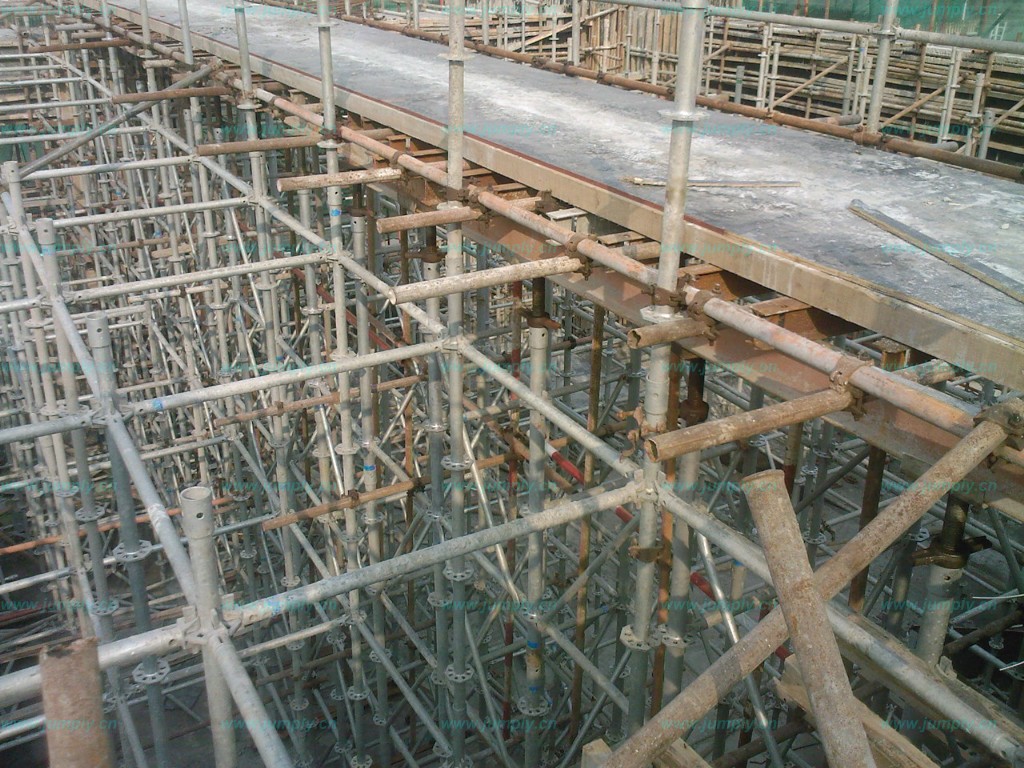 建筑鋼管腳手架大家都說好，建筑扣件不可少